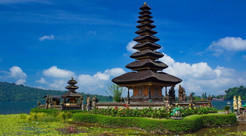 Pura Ulun Danu Bratan, Bali © Rima Suharkat