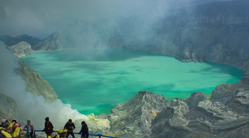 See im Krater des Ijen