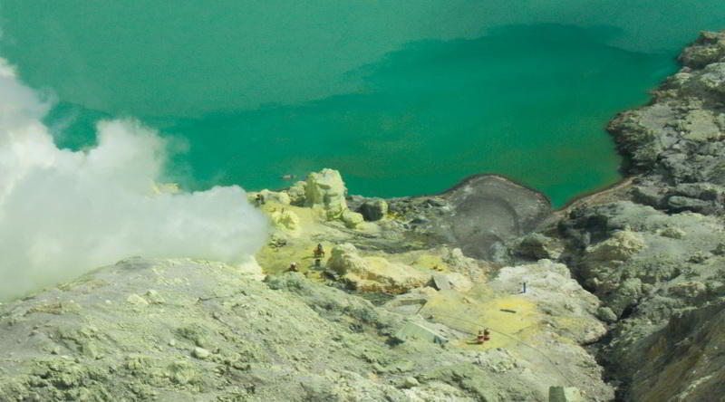 Sulfur at Kawah Ijen © Rima Suharkat