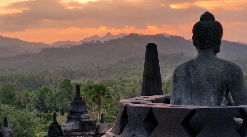 Sunset Borobudur © Oliver C. Thornton