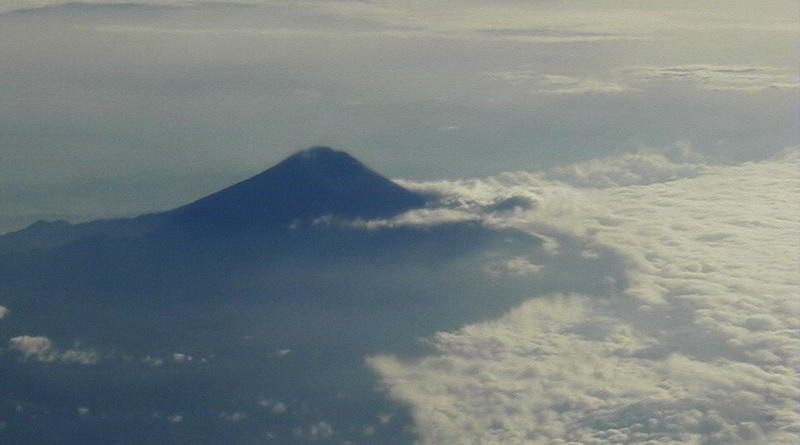 Vulkan auf Java aus der Luft © Oliver C. Thornton