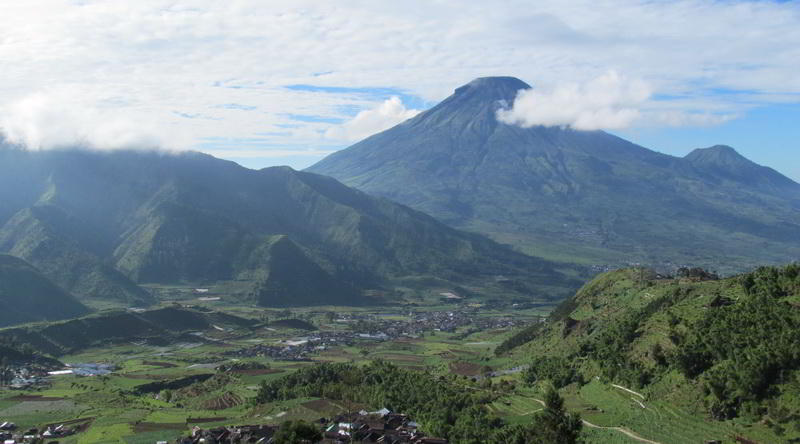 Landschaft bei Wonosobo © Rima Suharkat