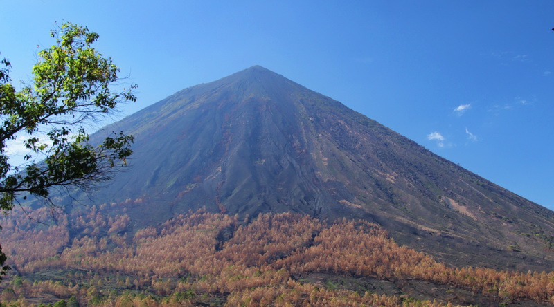 Inerie volcano © Rima Suharkat