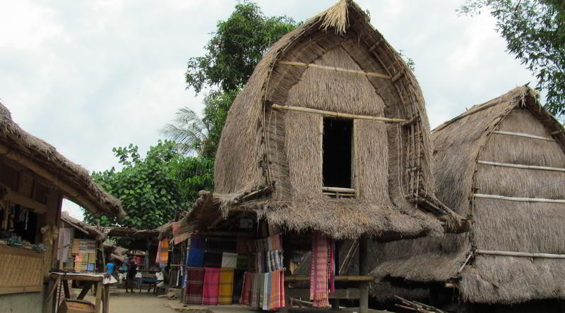 Lumbung (rice barn) Lombok © Rima Suharkat