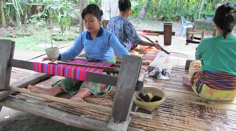 Traditionelle Webkunst Lombok © Rima Suharkat