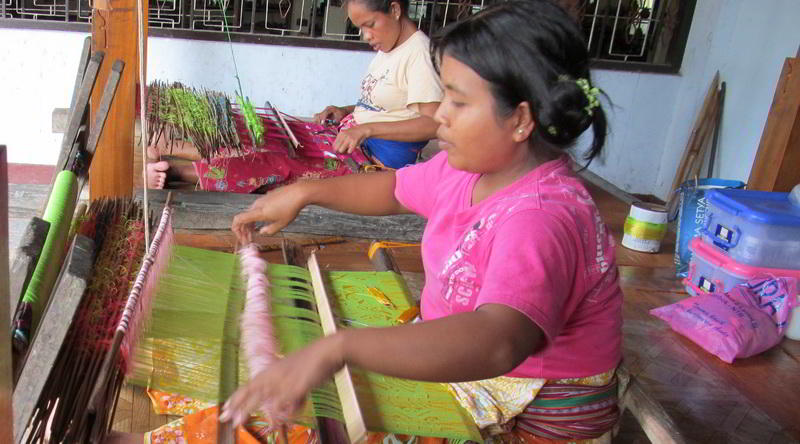 Traditionelle Webkunst Lombok © Rima Suharkat
