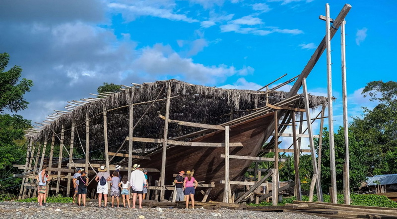 Ship building at Sangeang © Sea Trek