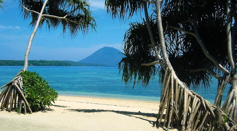 View of Manado Tua © Siladen Resort