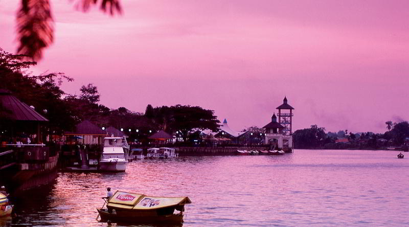 Kuching Waterfront © Kirklandphotos for Sarawak Tourism Board