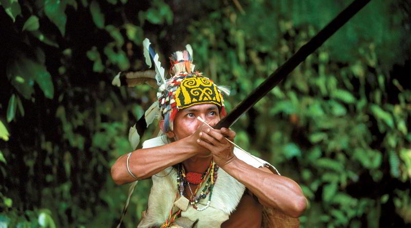 Orang Ulu Hunter with Blow Pipe © Sarawak Tourism Board