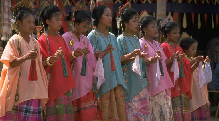 Tänzerinnen Tana Toraja