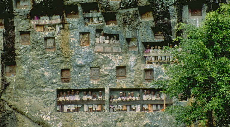 Tau-Tau Tana Toraja