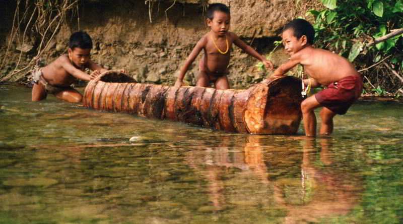 Kinder auf Siberut